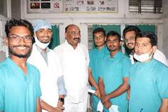 PHOTO: पालकमंत्र्यांच्या दातांवर उपचार सुरू असतानाच बत्ती गुल