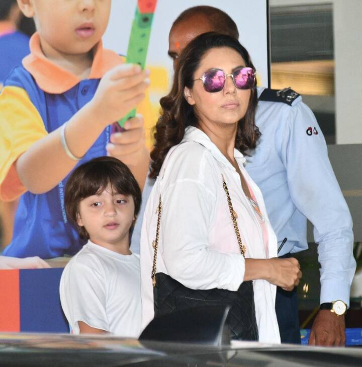 मालूम हो कि खान फैमिली की ये तस्वीरें किरण ताइक्वांडो एकेडमी के इंटर क्लास कंपटीशन के दौरान की हैं.