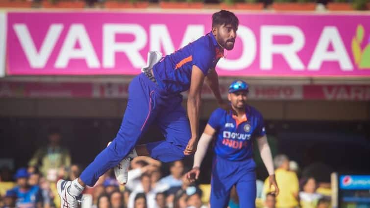 T20 World Cup: India's reserve bowler Mohammed Siraj lands in Australia T20 World Cup: অস্ট্রেলিয়ার বিরুদ্ধে প্রস্তুতি ম্যাচের আগেই অজিভূমে পৌঁছলেন মহম্মদ সিরাজ