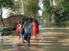 Ballia में कहर बरपा रही सरयू, हजारों बीघा फसल बर्बाद, ग्रामीणों ने प्रशासन पर लगाया ये आरोप