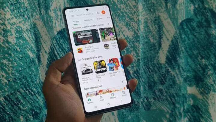 अगर आप आपने स्मार्ट फोन में कोई एप डाउनलोड कर रहे हैं तो कोशिश करें गूगल प्ले स्टोर का ही इस्तेमाल करें. अगर आप अनऑथराइज्ड वेबसाइट से डाउनलोडिंग करते हैं तो स्मार्टफोन खराब होने की डर बना रहता है.