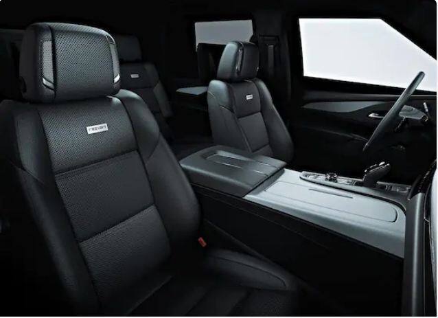 ਇੰਟੀਰੀਅਰ ਦੀ ਗੱਲ ਕਰੀਏ ਤਾਂ ਇਹ ਗੱਡੀ ਐਗਜ਼ੀਕਿਊਟਿਵ ਸੀਟਿੰਗ ਪੈਕੇਜ ਦੇ ਨਾਲ ਆਉਂਦੀ ਹੈ। ਇਸ ਵਿੱਚ 2 ਬੈਠਣ ਵਾਲੀਆਂ ਸੀਟਾਂ, ਇੱਕ ਵਿਸ਼ਾਲ LED ਟੀਵੀ ਅਤੇ ਇੱਕ ਸਟਾਰ-ਨਿਟ ਹੈੱਡਲਾਈਨਰ ਹੈ। ਇਸ ਦੇ ਨਾਲ ਹੀ ਇਸ 'ਚ 14.2-ਇੰਚ ਡਿਜੀਟਲ ਇੰਸਟਰੂਮੈਂਟ ਕਲੱਸਟਰ ਅਤੇ 16.9-ਇੰਚ ਇੰਫੋਟੇਨਮੈਂਟ ਸਿਸਟਮ ਵੀ ਦੇਖਣ ਨੂੰ ਮਿਲੇਗਾ।