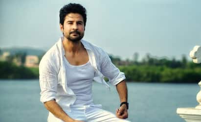 Rajeev Khandelwal: টেলিভিশনে যে জনপ্রিয়তা পেয়েছিলেন রাজীব, তার সামনে হার মেনেছিলেন তাবড় বলিউড নায়কও।