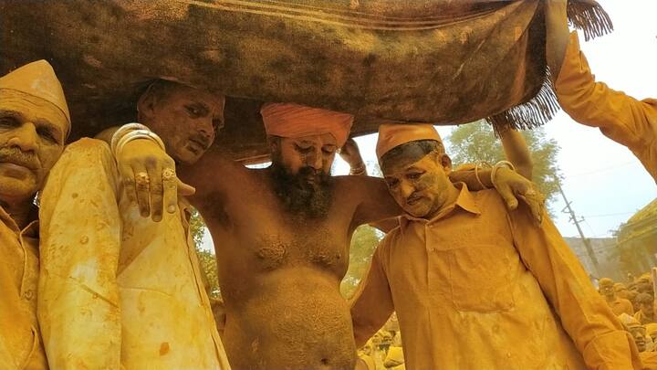 कोल्हापूर जिल्ह्यातील हातकणंगले तालुक्यातील ढोल ताशा काही कैताळाच्या गजरात आणि लाखो भाविकांच्या उपस्थितीत श्री विठ्ठल बिरदेव यात्रेला प्रारंभ झाला आहे.