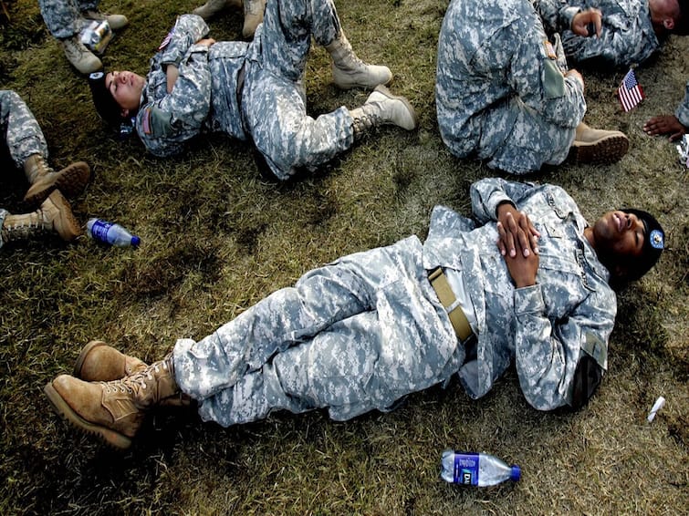 The Military Method Of Falling Asleep In A Flash Military Method Sleep : படுத்த உடனேயே தூக்கம் வரணுமா? மிலிட்டரி முறைன்னு ஒன்னு இருக்கு தெரியுமா?