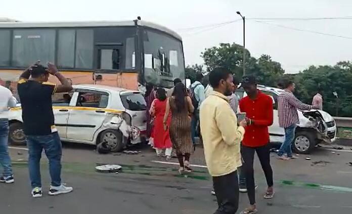 शिवशाही बसचा ब्रेक फेल झाल्याने हा अपघात झाला आहे.