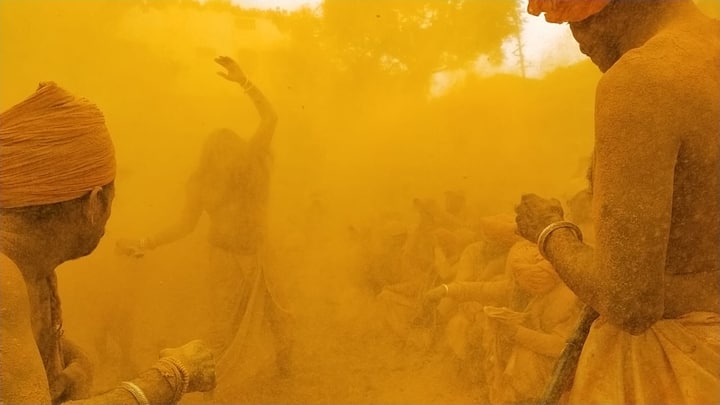 या तलवारी मिरवणुकीने भानस मंदिर व श्रींचे मंदिरात पूजन करून फरांडेबाबांकडे मार्गस्थ करण्यात आल्या.