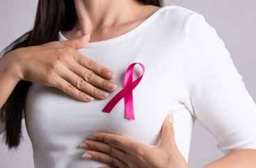 If you seen these symptoms its may be Breast Cancer Symptoms Women health: જો અન્ડર આર્મ્સમાં દેખાય આવી ગાંઠ તો સાવધાન હોઇ શકે છે બ્રેસ્ટ કેન્સરના સંકેત