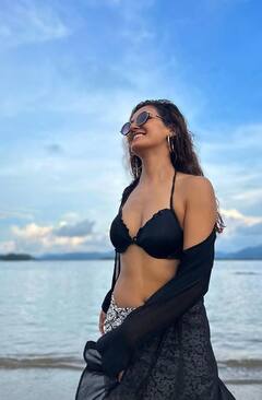 In Pics: डान्स क्वीन शक्ती मोहनचा बिनधास्त अंदाज, समुद्रकिनाऱ्यावरील मस्त अदा पाहून चाहते फिदा