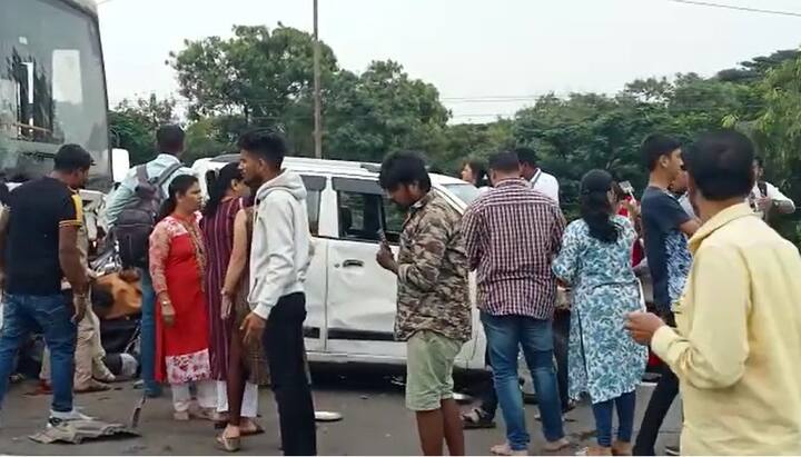 यावेळी बघ्यांनी देखील गर्दी केली होती.