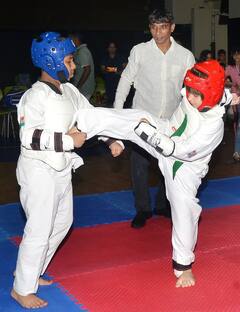 ताइक्वांडो प्रतियोगिता में Shah Rukh Khan के बेटे Abram ने दिखाया अपना हुनर, सामने आईं Inside तस्वीरें