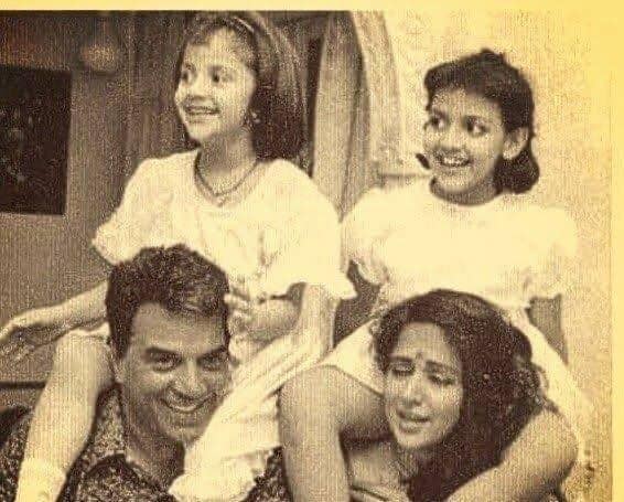 Along with being a stupendous actress, Hema Malini is also a trained Bharatnatyam dancer who has passed on this legacy to her daughters, Esha and Ahana Deol.