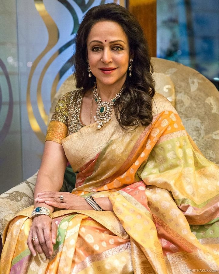 Hema Malini donned the director's hat for Divya Bharti and Shah Rukh Khan starrer 'Dil Aashna Hai' and once again bowled the audience with her performance in the family drama 'Baghban'.