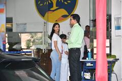 अबराम खान का ताइक्वांडो कंपटीशन देखने फैमिली संग पहुंचे किंग खान, इस लुक में नजर आए शाहरुख-गौरी और सुहाना