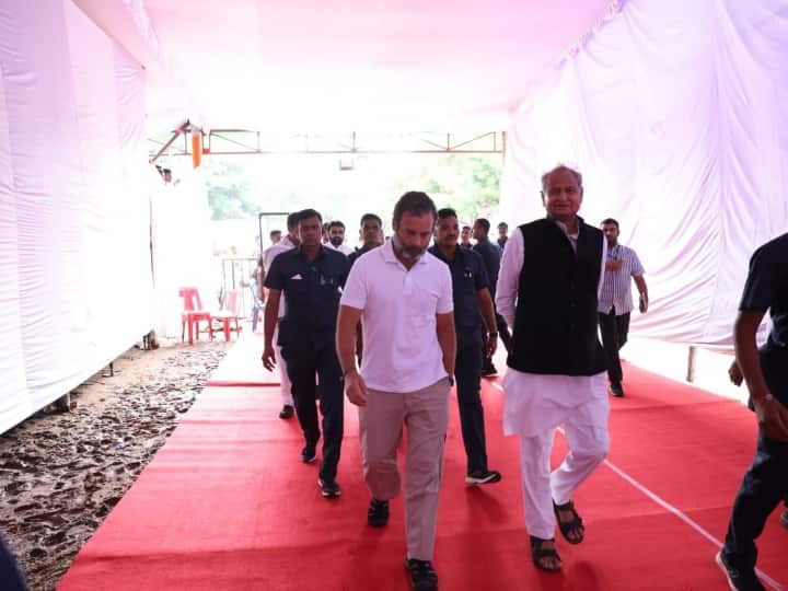 Rajasthan Congress Politics Ashok Gehlot and Rahul Gandhi first meeting in Karnataka ANN Rajasthan Congress Politics: 'सियासी संग्राम' के बाद पहली बार राहुल गांधी से मिले सीएम गहलोत, जानिए क्या हुई बात?