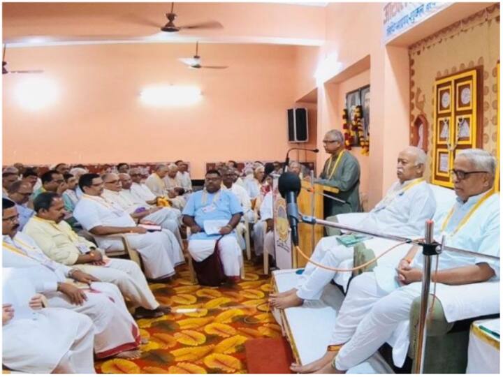 RSS Four Days Meeting Will Start From Today Near Varanasi Focus on 2024 loksabha election for BJP RSS Meeting: आरएसएस की 4 दिवसीय बैठक आज से, मुसलमानों को करीब लाकर BJP के लिए मास्टर स्ट्रोक खेलने की तैयारी में संघ