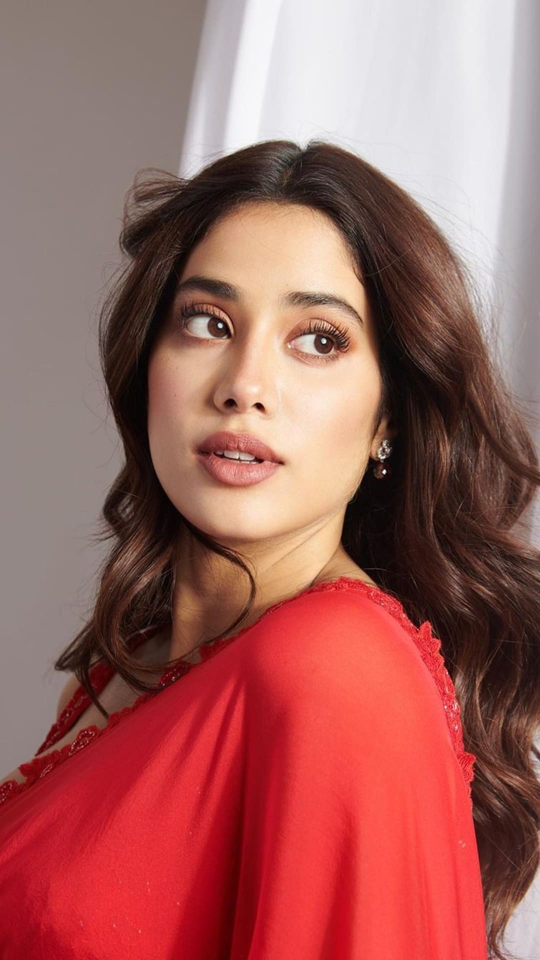 Janhvi Kapoor | Red formal dress, Fashion, Formal dresses