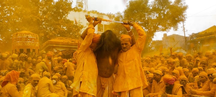 मेघराजा गैरहंगामी बरसेल, महागाईचा प्रचंड आगडोंब उसळेल, अशी भाकणूक त्यांनी केली आहे.