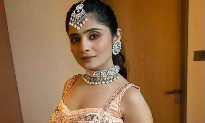 ਤੁਹਾਨੂੰ ਜਾਣ ਕੇ ਹੈਰਾਨੀ ਹੋਵੇਗੀ ਪਰ 'ਸਸੁਰਾਲ ਸਿਮਰ ਕਾ' ਅਤੇ 'ਯੇ ਰਿਸ਼ਤਾ ਕੀ ਕਹਿਲਾਤਾ ਹੈ' ਵਰਗੇ ਟਾਪ ਸੀਰੀਅਲਾਂ 'ਚ ਕੰਮ ਕਰ ਚੁੱਕੀ ਅਦਾਕਾਰਾ ਵੈਸ਼ਾਲੀ ਠੱਕਰ ਅਭਿਨੇਤਾ ਸੁਸ਼ਾਂਤ ਸਿੰਘ ਰਾਜਪੂਤ ਦੀ ਦੋਸਤ ਹੈ।