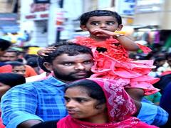 தீபாவளி பண்டிகை நெருங்கிவிட்டது; புத்தாடை எடுக்க மக்கள் வெள்ளமாய் காட்சியளிக்கும் மதுரை