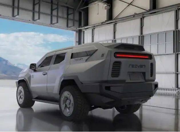 ਇਹ ਕਾਰ ਦਿੱਖ 'ਚ ਆਮ ਕਾਰਾਂ ਤੋਂ ਬਿਲਕੁਲ ਵੱਖਰੀ ਹੈ। ਇਸ ਵਿੱਚ 22 ਇੰਚ ਦੇ ਪਹੀਏ ਅਤੇ 35 ਇੰਚ  ਦੇ ਟਾਇਰ ਦਿੱਤੇ ਗਏ ਹਨ। ਇਸ ਤੋਂ ਇਲਾਵਾ ਪਿਛਲੇ ਪਾਸੇ ਇੱਕ ਬਹੁਤ ਵੱਡੀ LED ਲਾਈਟ ਬਾਰ ਵੀ ਦਿਖਾਈ ਦਿੰਦੀ ਹੈ।