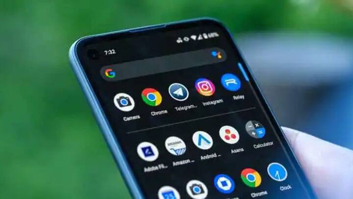 अगर आपके स्मार्टफोन में इस्तेमाल न किए जाने वाली या  एप्स है तो इन्हें तुरंत डिलीट कर दें. ये ऐप्स आपके स्मार्टफोन का सिर्फ स्पेस घेरती हैं. इससे स्मार्टफोन स्लो हो सकता है. ऐसे में आप स्मार्टफोन में वही ऐप्स रखें जो आपके काम की हैं.