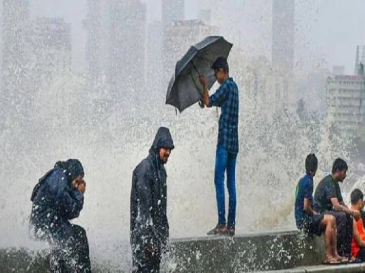 Mumbai Rains lightening speedy winds with heavy rain on October 17 and 18 imd issued yellow alert ann Mumbai Rains: मुंबई में 17 और 18 अक्टूबर को भारी बारिश की संभावना, IMD ने जारी किया येलो अलर्ट