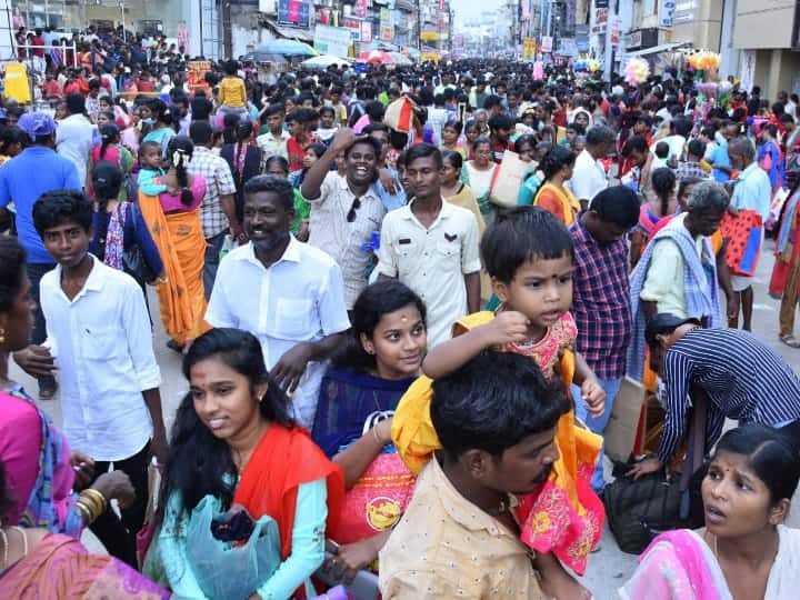 தீபாவளி கூட்டத்தில் மிதந்துவரும் மக்கள் கூட்டம்