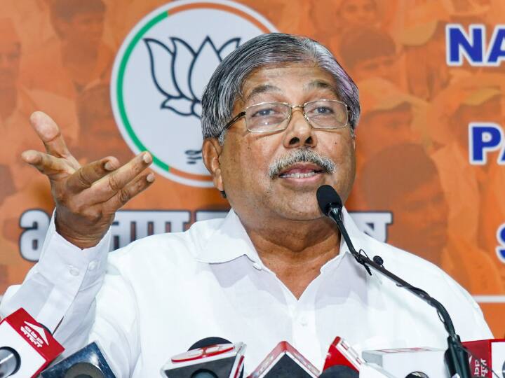 Maharashtra Politics: मंत्री चंद्रकांत पाटिल का दावा- शिंदे गुट का एक भी MLA नाखुश नहीं, रोज नए फैसले ले रही सरकार Maharashtra Politics Minister Chandrakant Patil claims Not a single MLA of Shinde faction is unhappy Maharashtra Politics: मंत्री चंद्रकांत पाटिल का दावा- शिंदे गुट का एक भी MLA नाखुश नहीं, रोज नए फैसले ले रही सरकार