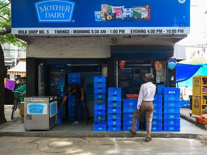 Mother Dairy Hikes Full Cream Milk, Cow Milk By Rupees 2 Per Litre In Delhi-NCR With Effect From Today Mother Dairy Hikes Full Cream Milk, Cow Milk By Rupees 2 Per Litre In Delhi-NCR With Effect From Today