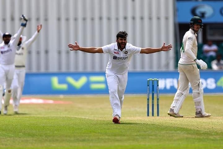 2012 ஆம் ஆண்டு ரோஹித் சர்மாவின் கீழ் விளையாடத் தொடங்கினார்