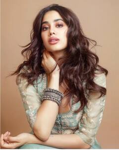 Janhvi Kapoor Pics: 'ਫ੍ਰੀਜ਼ਰ ਦੇ ਬਾਹਰ ਸਿੱਧਾ ਤੁਹਾਡੇ ਦਿਲ ਵਿੱਚ...' ਜਾਹਨਵੀ ਕਪੂਰ ਨੇ ਤਸਵੀਰਾਂ ਸ਼ੇਅਰ ਕਰਕੇ ਅਜਿਹਾ ਕਿਉਂ ਕਿਹਾ?