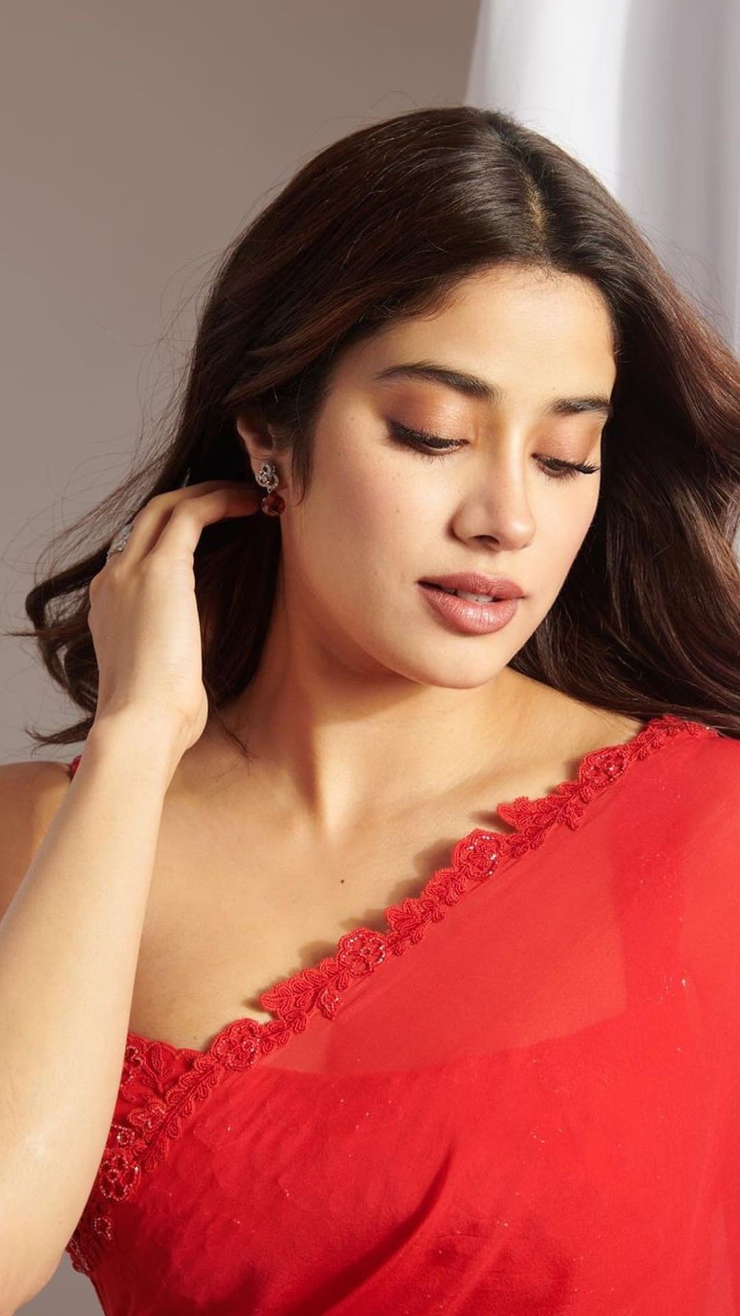 Charming Girl Red Saree Jahnavi Kapoor, saree girl HD phone wallpaper |  Pxfuel