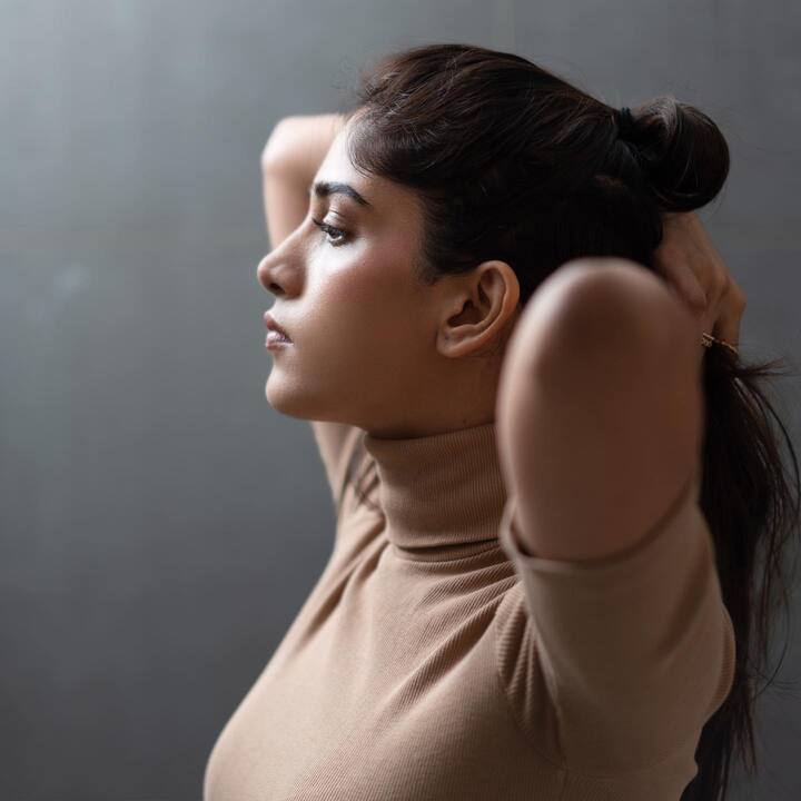 తెలుగమ్మాయి చాందిని చౌదరి...షార్ట్ ఫిలిమ్స్ తో కెరీర్ స్టార్ట్ చేసి ఆ తర్వాత సినిమాల్లోకి ఎంట్రీ ఇచ్చింది. నటించినవి తక్కువ సినిమాలే అయినా పాత్రల ఎంపిక బావుంది అనిపించుకుంది.