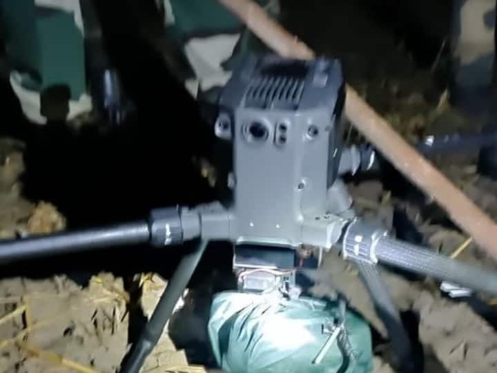 BSF troops of 22 battalion drone intrusion by shooting down an Octa copter Rania in Amritsar Indo Pak Border: रात के अंधेरे में सीमापार से आया ड्रोन, बीएसएफ ने किया ढेर