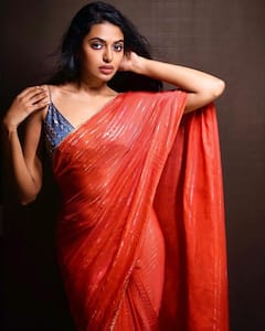 Shivani Rajasekhar Photos: ట్రెడిషనల్ ఎటైర్‌లో హీరోగారి కూతురు!