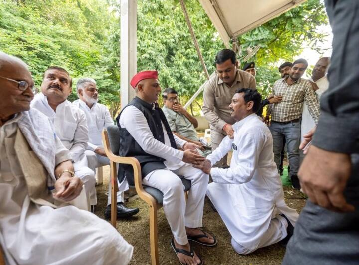 इसके अलावा मुलायम सिंह यादव के छोटे भाई अभयराम यादव, पूर्व सांसद धर्मेंद्र यादव, मुलायम के दूसरे भाई राजपाल यादव और तेज प्रताप सिंह यादव भी हरिद्वार जाएंगे.