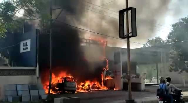 A fire broke out in a TVS showroom in Rajkot Rajkot:રાજકોટના ગોંડલ રોડ પર બાઇકના શો-રૂમમાં લાગી આગ, અનેક વાહનો બળીને ખાખ