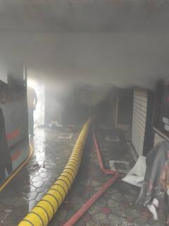 Pune Fire : पुण्यातील नामांकित स्पोर्ट्स दुकानाला आग; कुलिंगचं काम सुरु