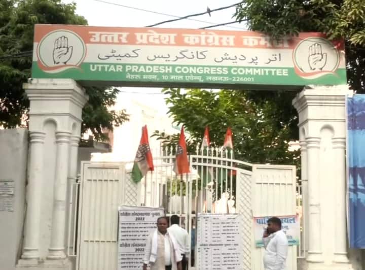 Congress Presidential Election Voting for Mallikarjun Kharge and Shashi Tharoor in Lucknow by UP Congress Leader Congress Presidential Election: कांग्रेस अध्यक्ष चुनाव के लिए वोटिंग जारी, लखनऊ में वोट डालेंगे करीब 1500 डेलिगेट