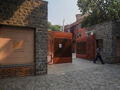 Delhi Police File FIR After Men Seen Scaling Miranda House Walls; DCW Issues Notice