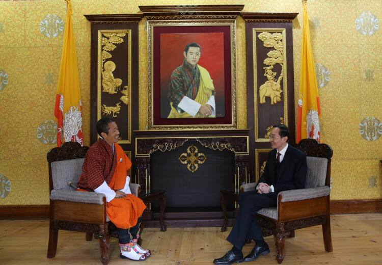 Chinese Ambassador to India Sun Weidong visits Bhutan China has established four villages there China-Bhutan Border Dispute: भारत में चीनी राजदूत सुन वेइडोंग ने की भूटान की यात्रा, चीन के चार गांव बसाने का है विवाद