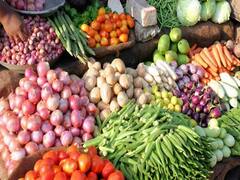 Vegetables Price List: 100-ஐ நெருங்கும் சின்ன வெங்காயம்.. அதிரடியாக உயர்ந்த அவரை.. இன்றைய காய்கறி நிலவரம்..