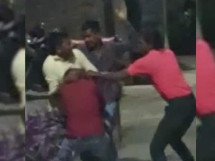 in Indore A young man was beating Who died after treatment ANN Indore: इंदौर में विवाद के चलते युवक की पिटाई के बाद मौत, थाने में परिजनों का शव रखकर हंगामा
