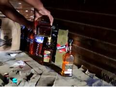 विदेशी दारूत पाण्याची भेसळ;  दारूच्या बाटलीत पाणी टाकून पुन्हा सीलबंद करतानाचा व्हिडीओ व्हायरल 