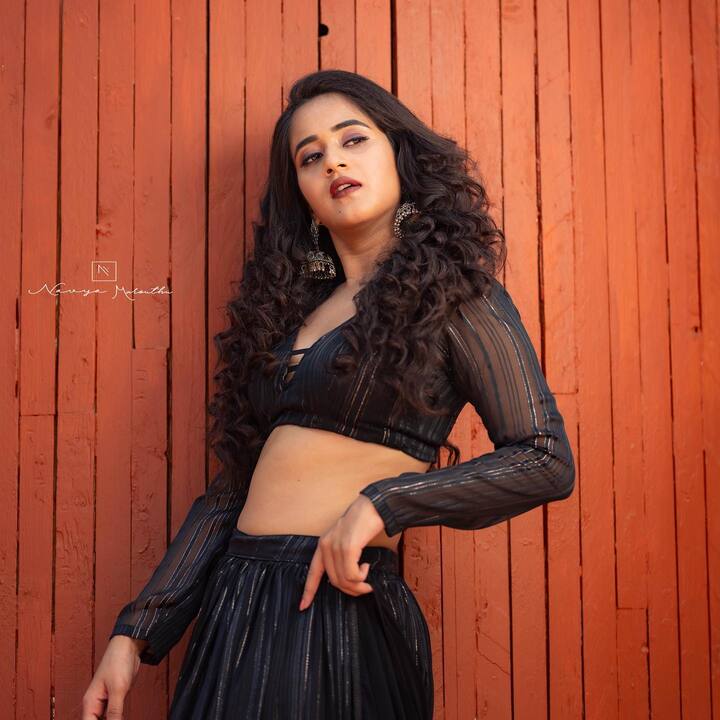 షణ్ముఖ్ జస్వంత్ బిగ్ బాస్ హౌస్ లోకి వెళ్లడం, సిరి హన్మంతులో క్లోజ్ మూవ్ కావడం దీప్తికి అస్సలు నచ్చలేదు. Photo@Deepthi Sunaina/Instagram