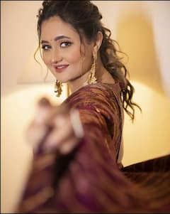 Rashmi Desai PHOTO: સાડીમાં દુલ્હનની જેમ તૈયાર થઈ રશ્મિ દેસાઈ, જુઓ ખાસ તસવીરો