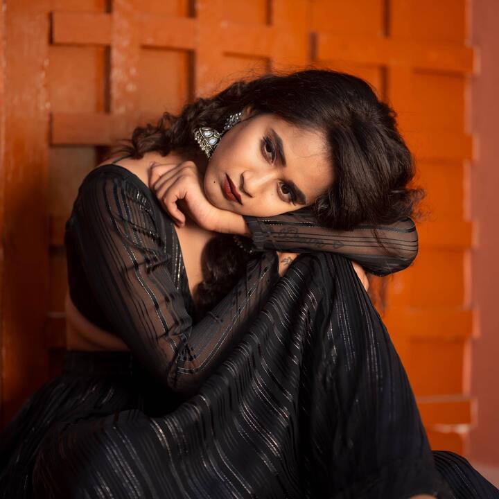 డబ్ స్మాష్ వచ్చిన కొత్తలో ఓ రేంజిలో క్రేజ్ సంపాదించింది దీప్తి. Photo@Deepthi Sunaina/Instagram