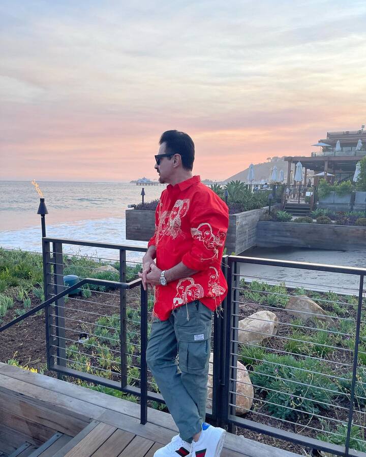 इस खास मौके पर संजय कपूर को बधाई मिलने का सिलसिला सुबह से ही जारी है. वहीं अब बड़े भाई अनिल कपूर ने भी उन्हें मुबारकबाद दी है.