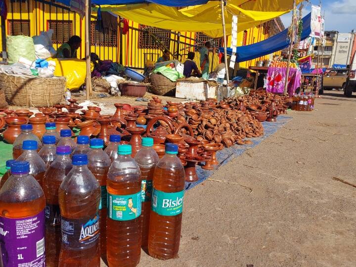 Bastar Before Diwali, market of lamps in Bastar decorated diyas from Odisha Chhattisgarh ANN Bastar News: ओड़िशा के दीयों से जगमगाए बस्तर के बाजार, स्थानीय शिल्पकारों ने इस वजह से छोड़ा पारंपरिक काम